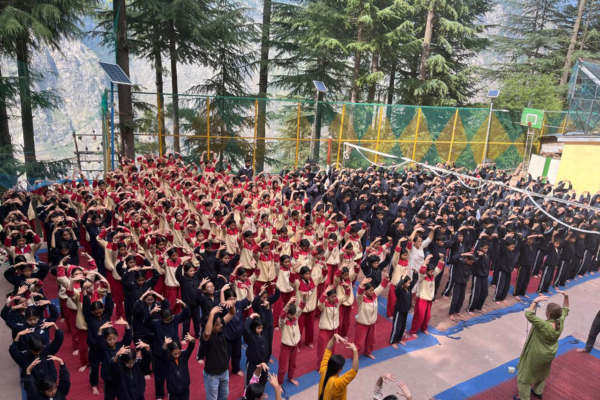 Falun Gong Spreads to Schools in the Himalayan Mountains — Teachers and Students Welcome It